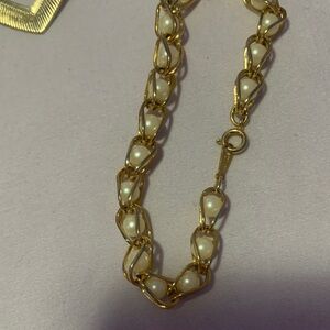 Elegant Gold and Pearl Women's Necklace